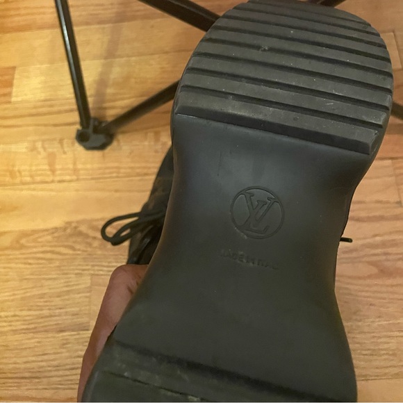 Louis Vuitton - Picture 3 of 8